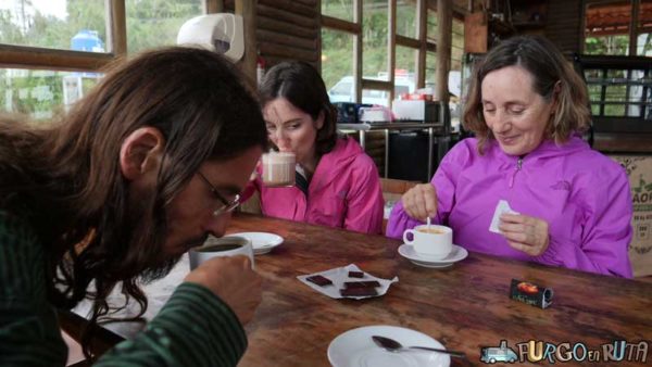 Tomando café en el Café Orgánico de Costa Rica